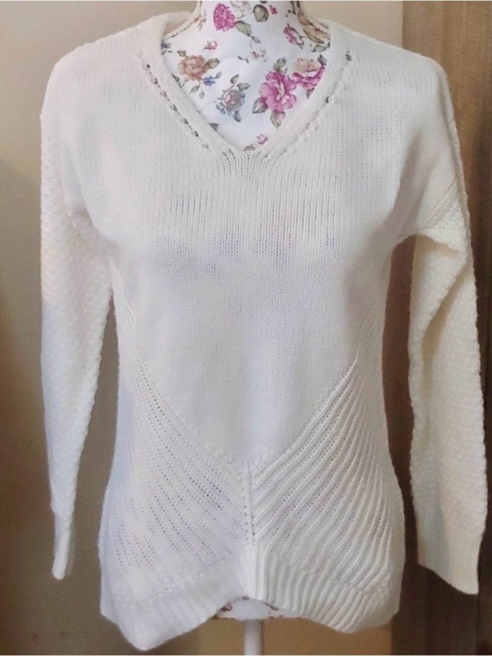 True Craft White V-Neck Knit Detail Sweater
